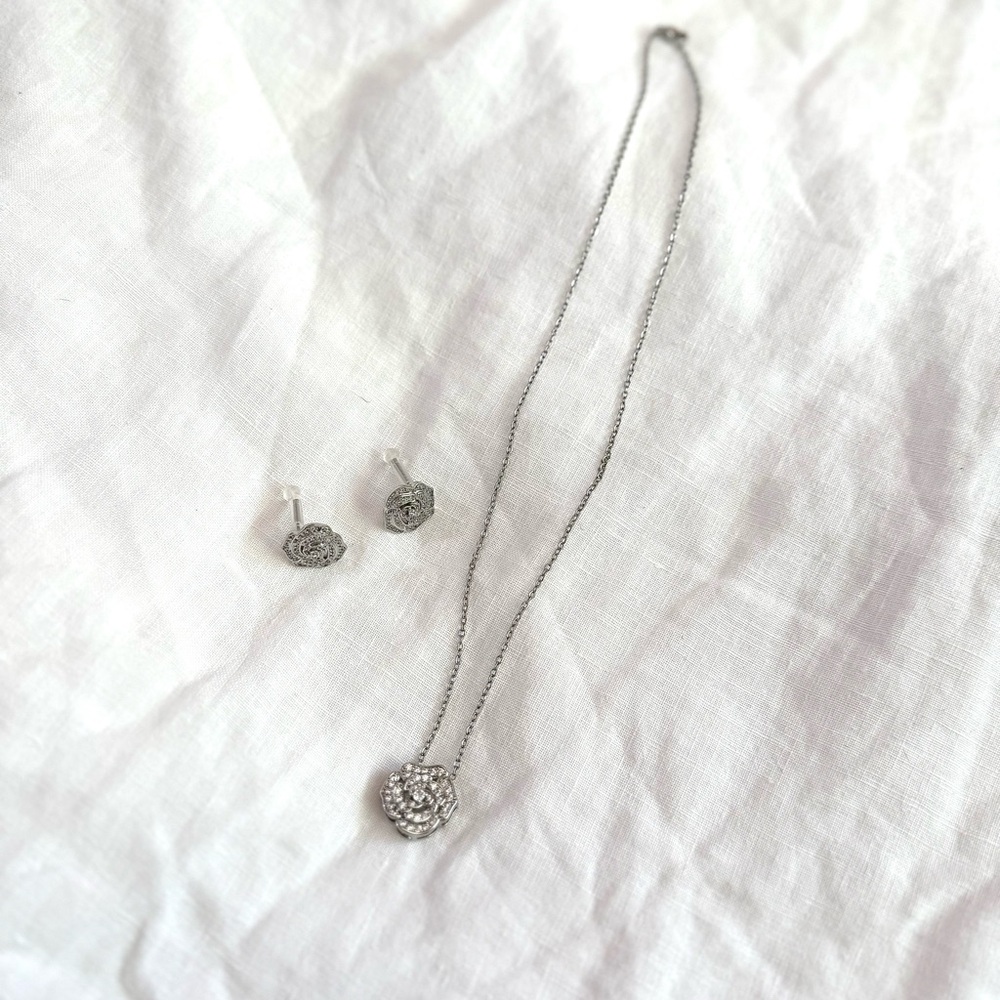 SOLD!!   

Elegant Silver Rose Necklace and Matching Rose Earring Set